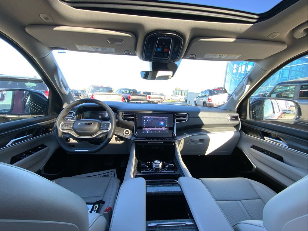 Used 2024 Jeep Wagoneer L Series III w/ Premium Group I AWD/4WD image 27