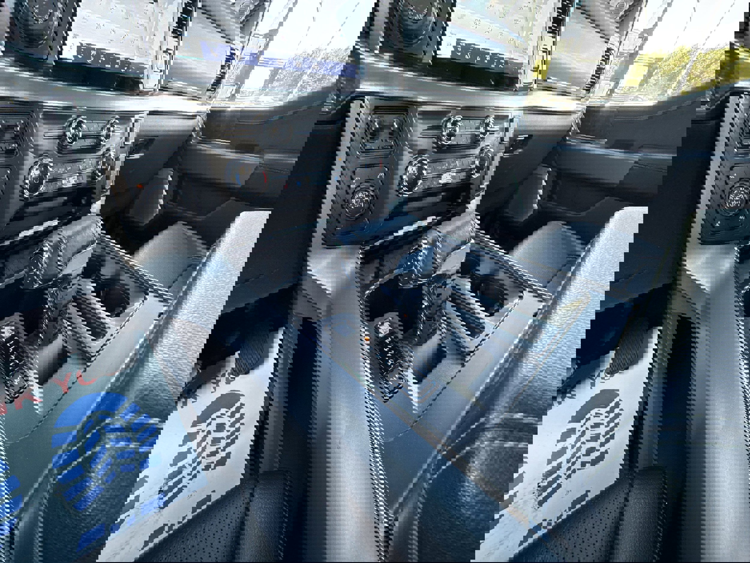 Certified 2022 Ford F150 Lariat w/ Equipment Group 502A High image 29