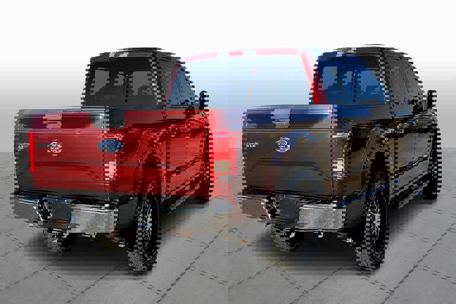 Certified 2017 Ford F150 XLT w/ Equipment Group 301A Mid image 4