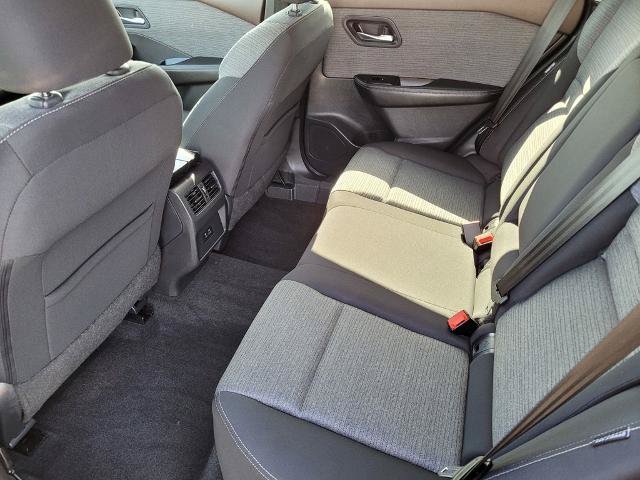 Used 2022 Nissan Rogue SV FWD image 12