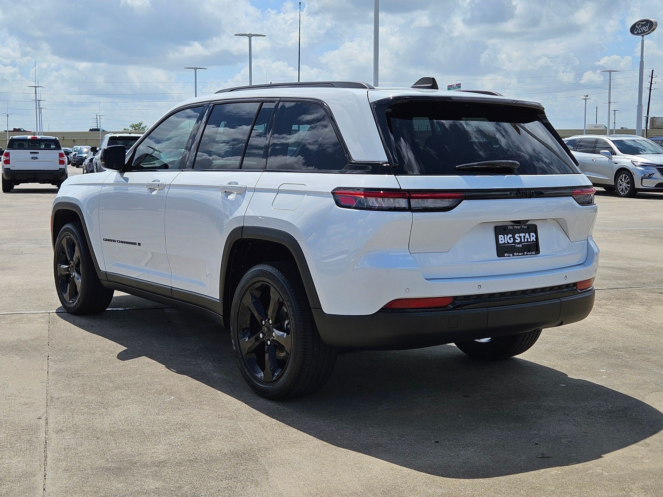 Used 2023 Jeep Grand Cherokee Altitude RWD image 7