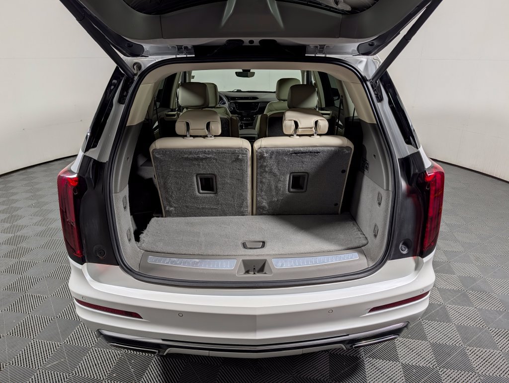 Used 2023 Cadillac XT6 Premium Luxury w/ Technology Package FWD image 7