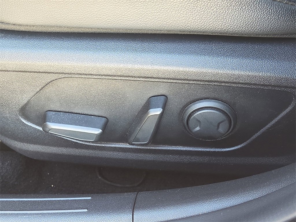 Used 2023 Hyundai Elantra Limited image 20