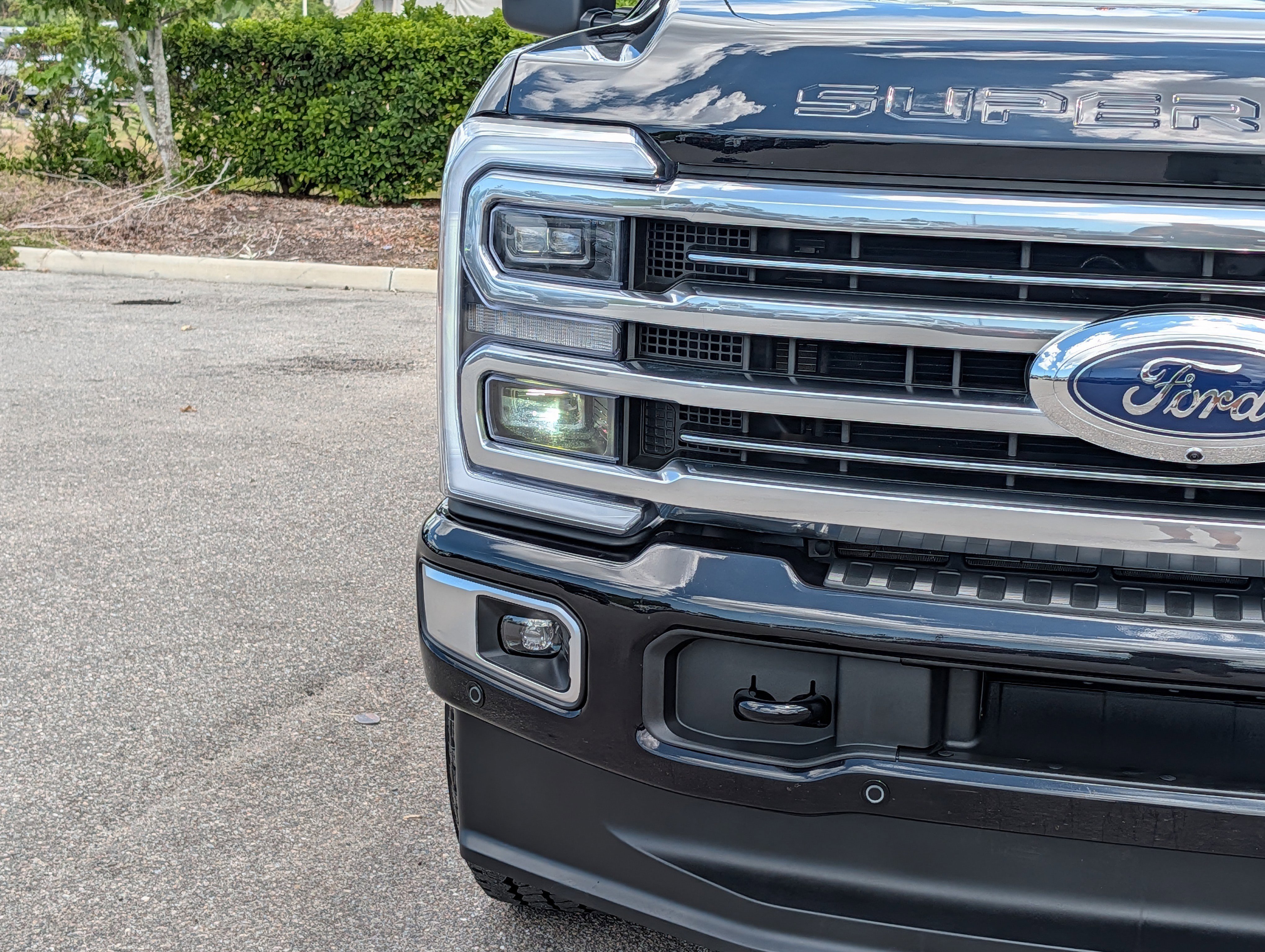 Certified 2025 Ford F250 Platinum w/ Platinum Plus Package AWD/4WD image 9