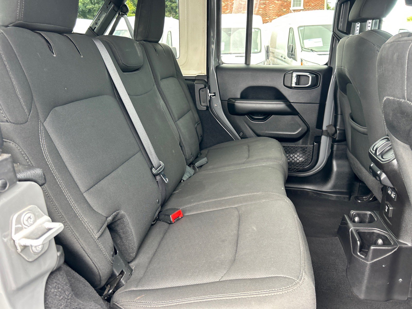 Used 2018 Jeep Wrangler Unlimited Sahara AWD/4WD image 21
