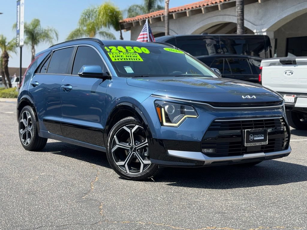 Used 2023 Kia Niro EX Touring FWD image 3