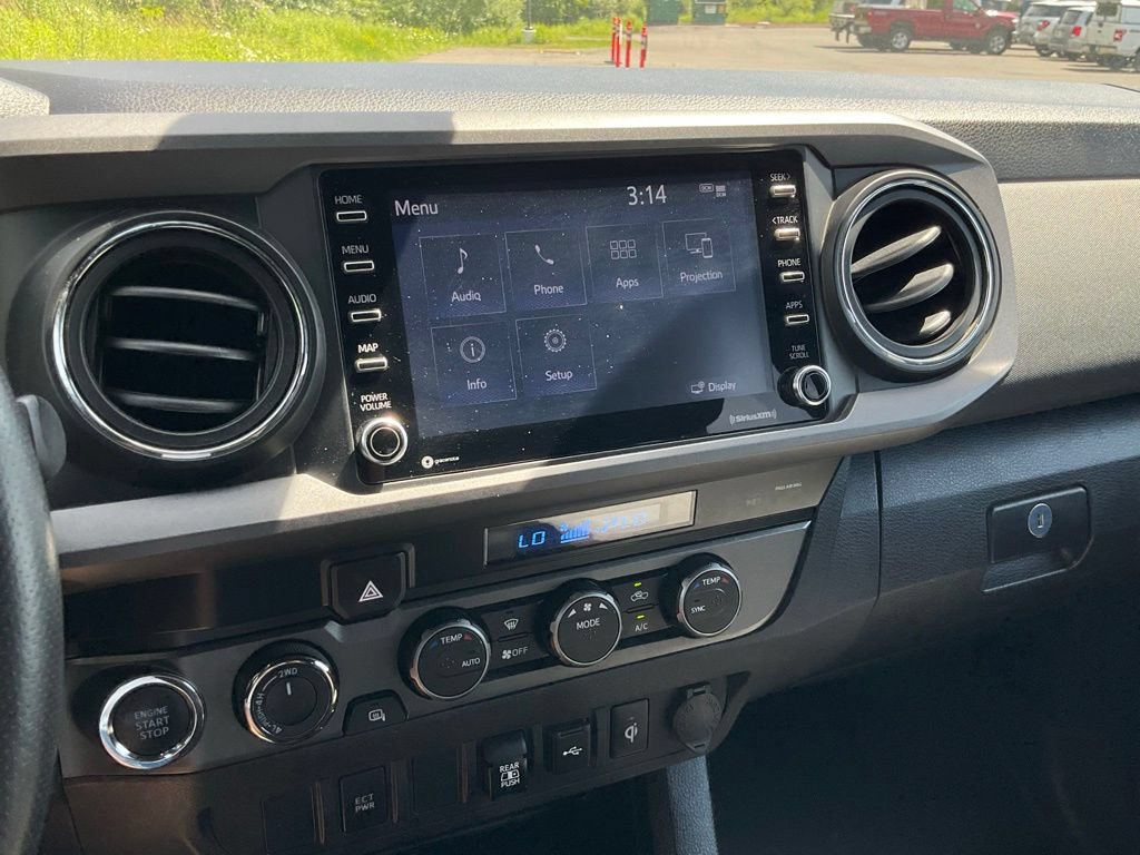 Used 2022 Toyota Tacoma TRD Off-Road AWD/4WD image 17
