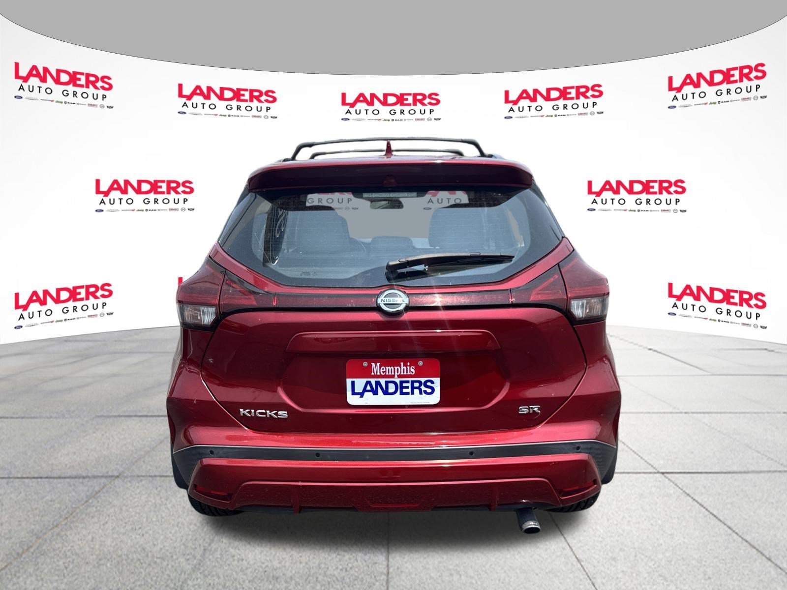 Used 2021 Nissan Kicks SR w/ SR Premium Package FWD image 4
