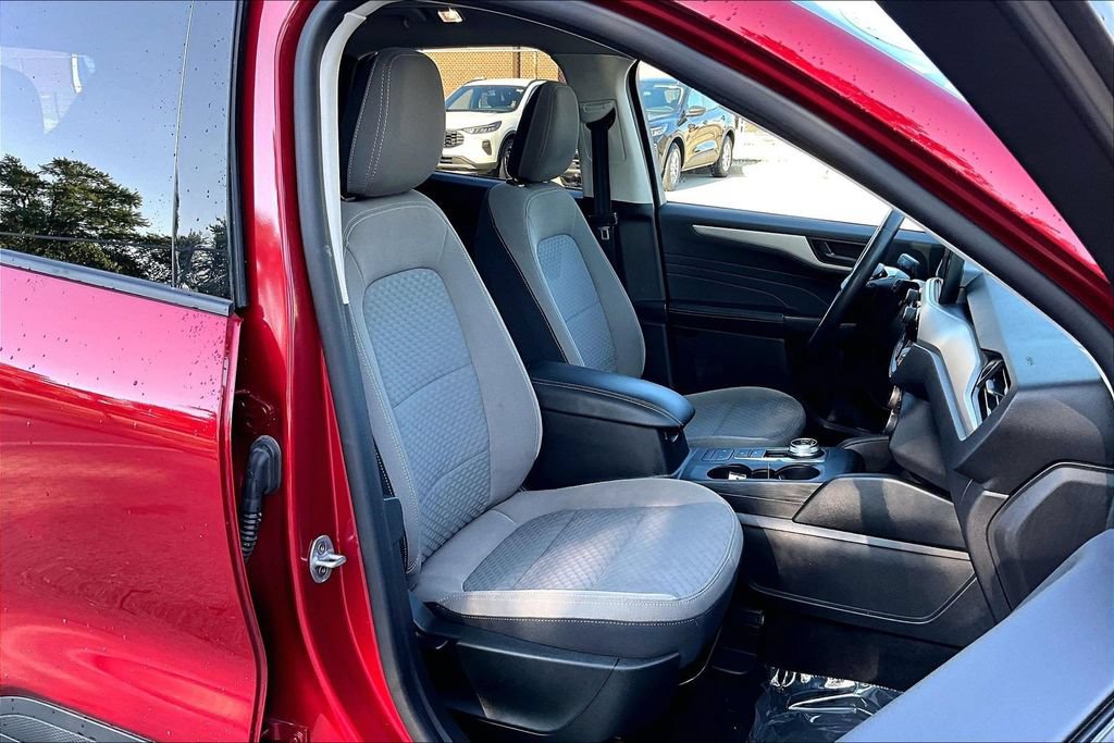 Certified 2022 Ford Escape SE w/ SE Sport Appearance Package FWD image 7