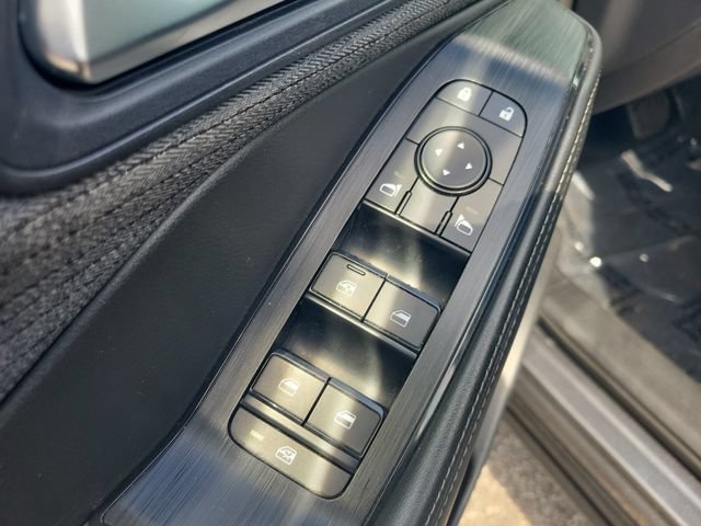 Used 2023 Nissan Rogue SV FWD image 19
