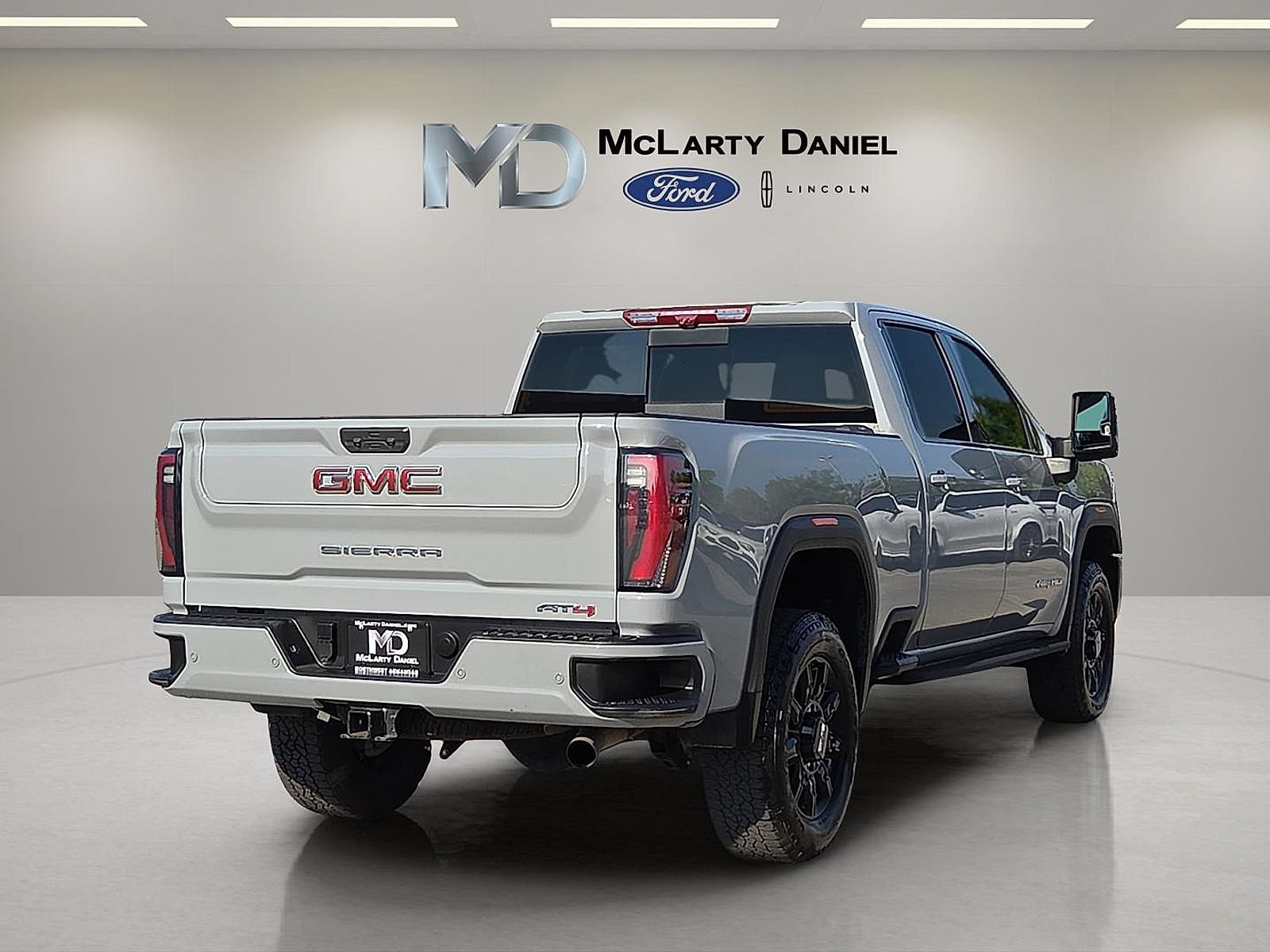 Used 2025 GMC Sierra 2500 AT4 w/ AT4 Premium Plus Package AWD/4WD image 5