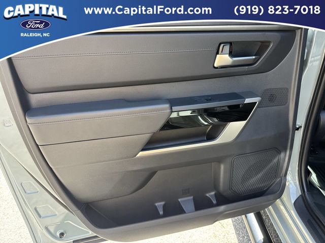 Used 2025 Toyota Tundra Limited AWD/4WD image 17