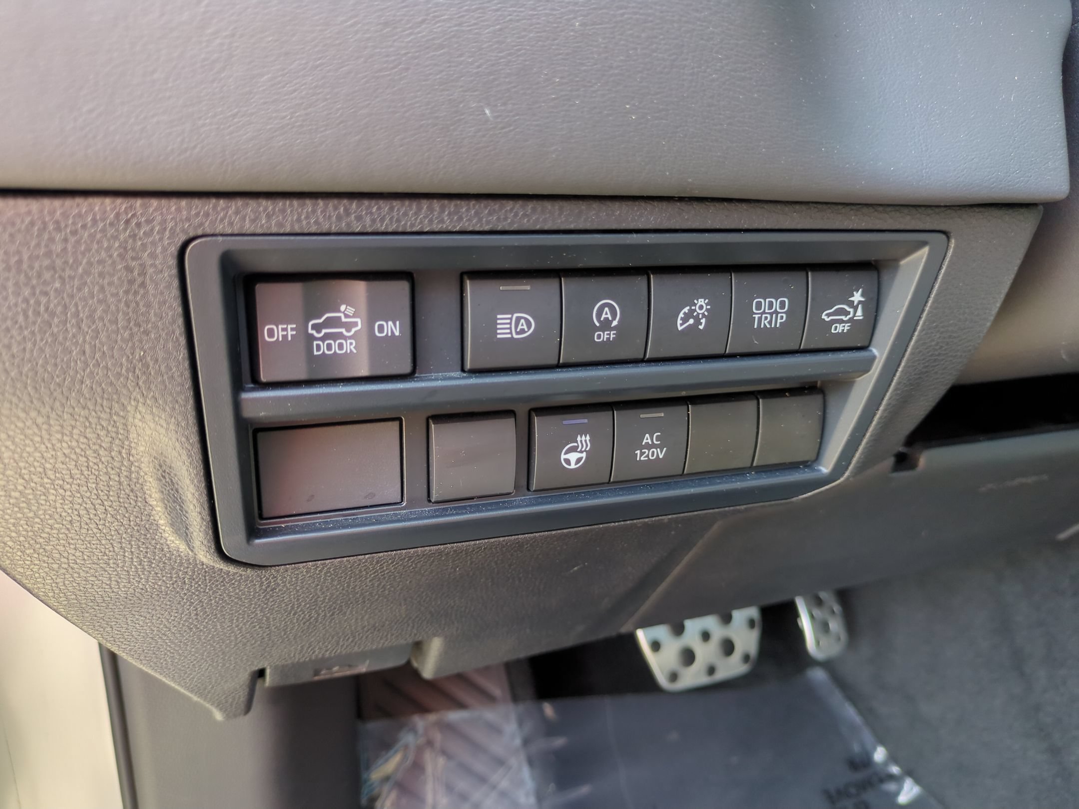 Used 2025 Toyota Tundra Platinum w/ TRD Off-Road Package AWD/4WD image 18