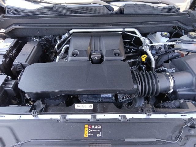 Used 2025 Chevrolet Colorado ZR2 w/ Technology Package AWD/4WD image 36