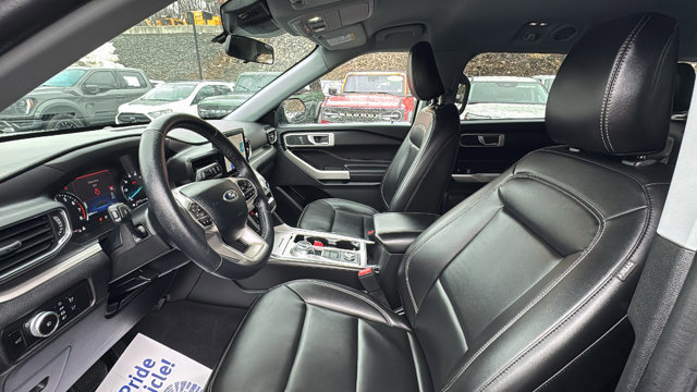 Certified 2022 Ford Explorer XLT w/ Equipment Group 202A image 11