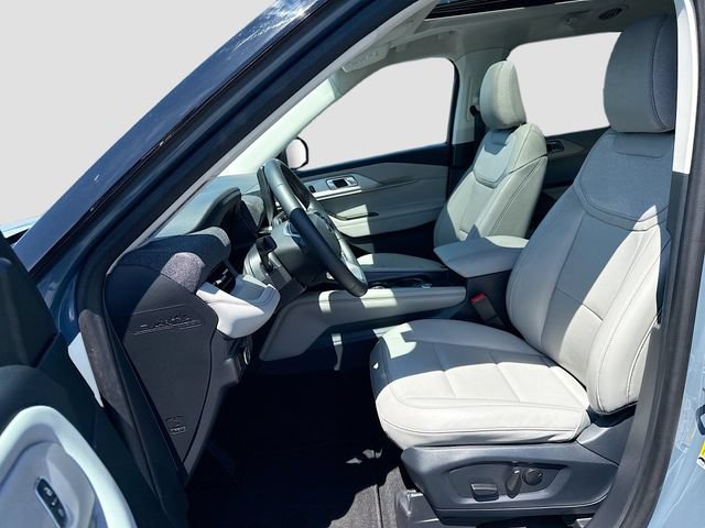 Certified 2025 Ford Explorer Active w/ Active Comfort Package AWD/4WD image 29
