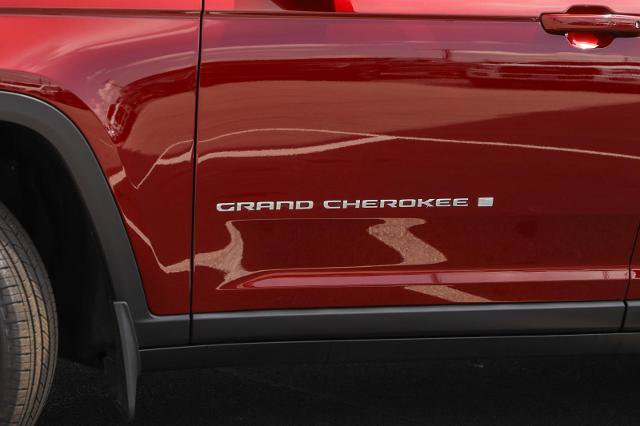Used 2024 Jeep Grand Cherokee L Laredo w/ Luxury Tech Group I AWD/4WD image 4