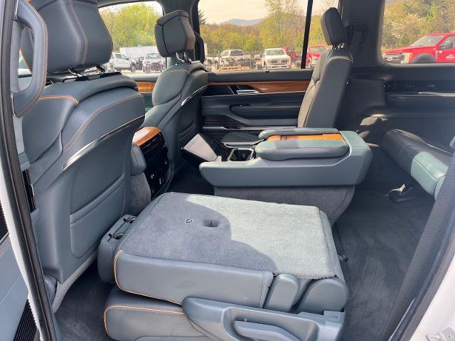 Used 2022 Jeep Grand Wagoneer Series II w/ Premium Group II AWD/4WD image 17