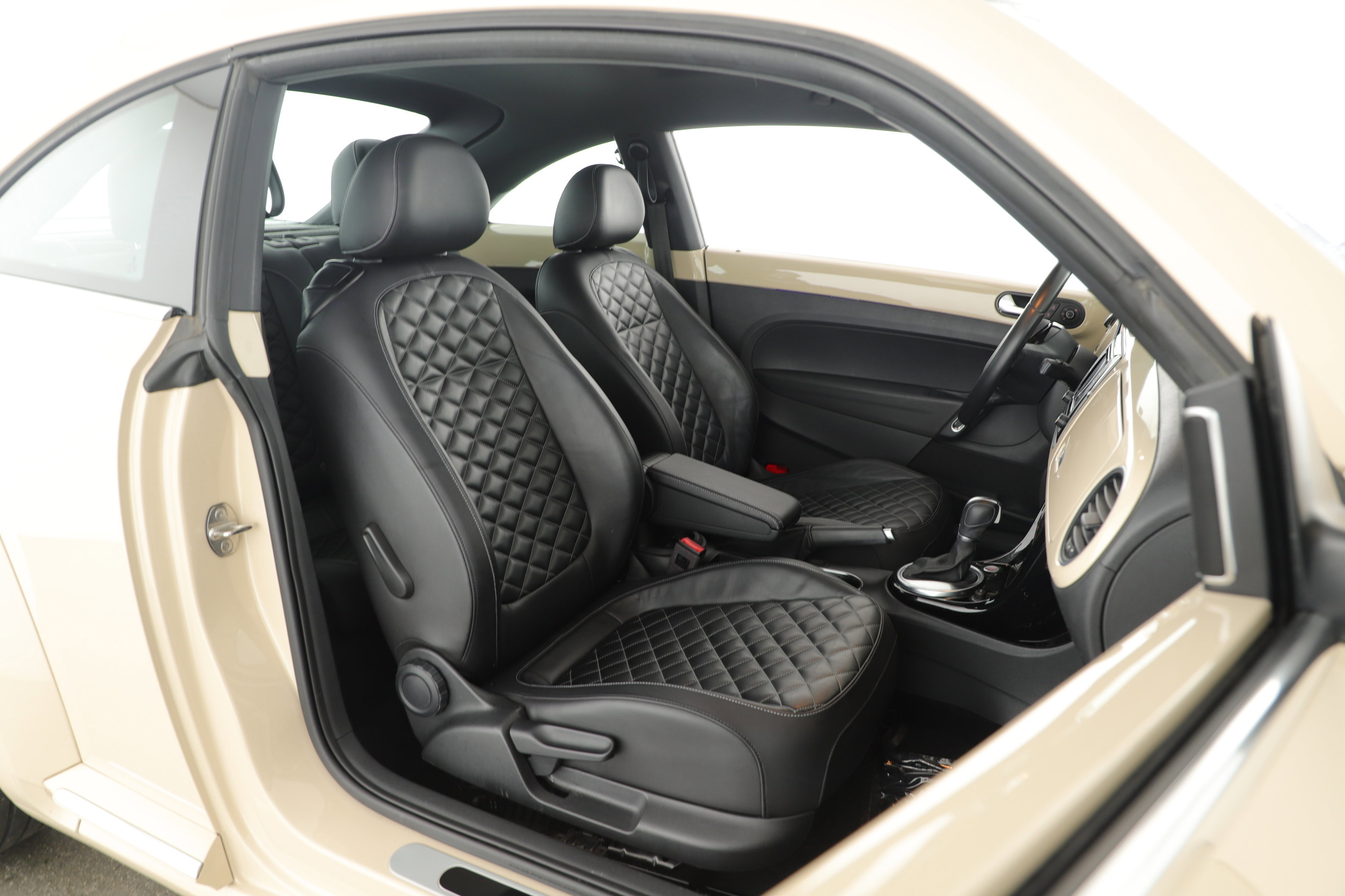 Used 2019 Volkswagen Beetle 2.0T Final Edition SEL image 13