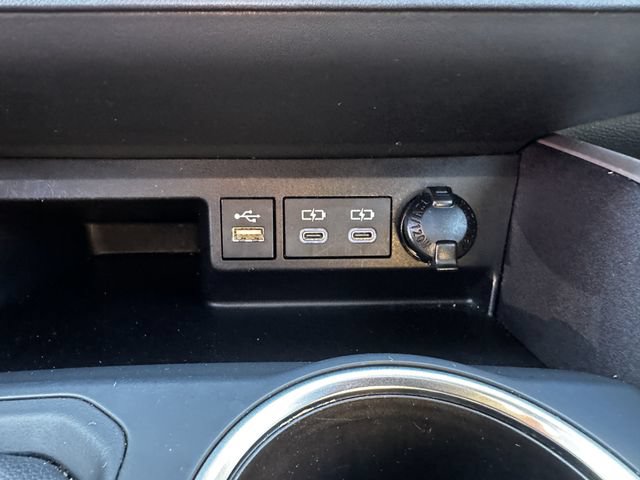 Used 2024 Toyota Highlander XLE AWD/4WD image 23