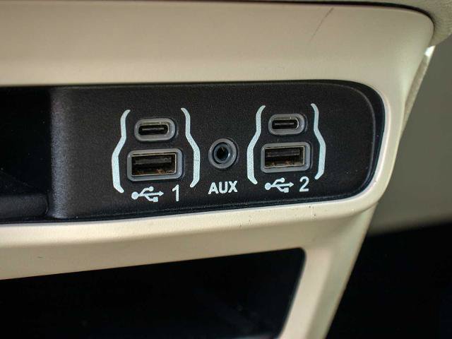 Used 2023 Chrysler Pacifica Touring-L FWD image 26