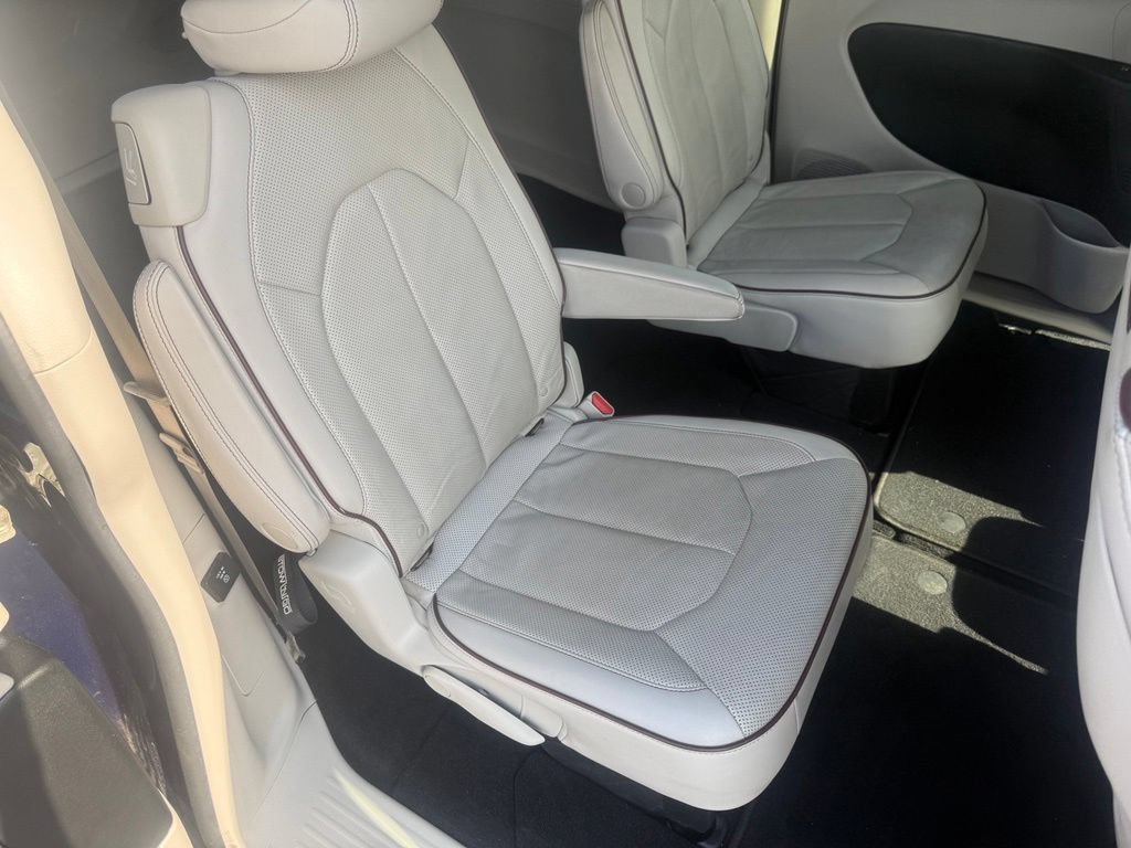 Used 2018 Chrysler Pacifica Limited w/ Advanced Safetytec Group FWD image 58
