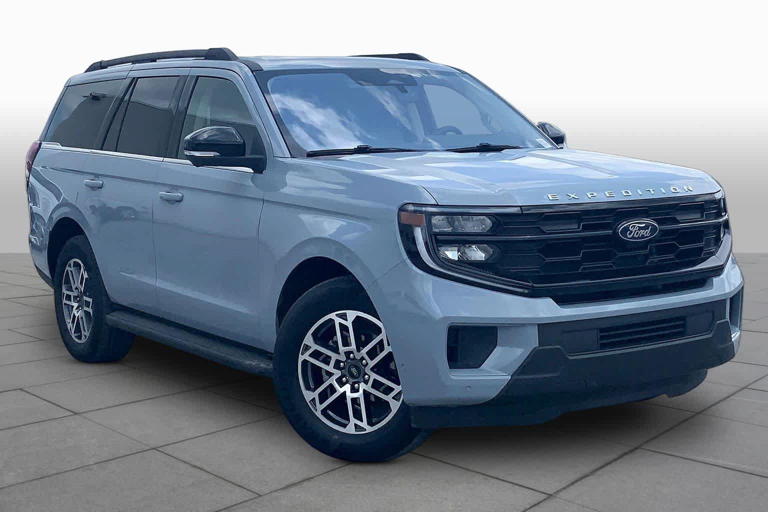 Certified 2025 Ford Expedition Active RWD image 3