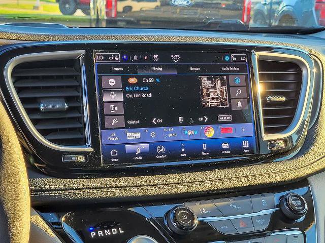Used 2024 Chrysler Pacifica Limited FWD image 21