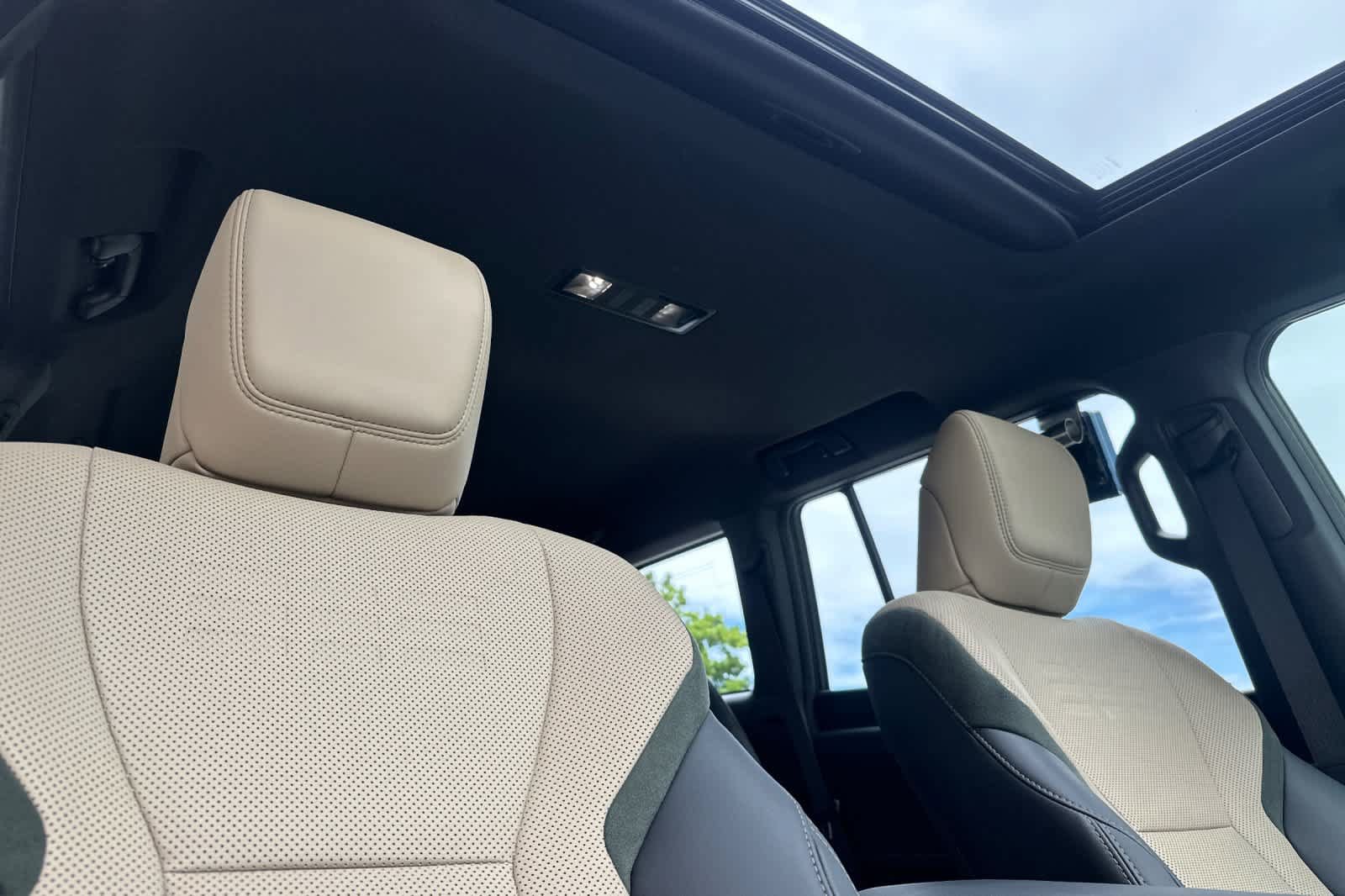 Used 2024 Lexus GX 550 AWD/4WD image 17