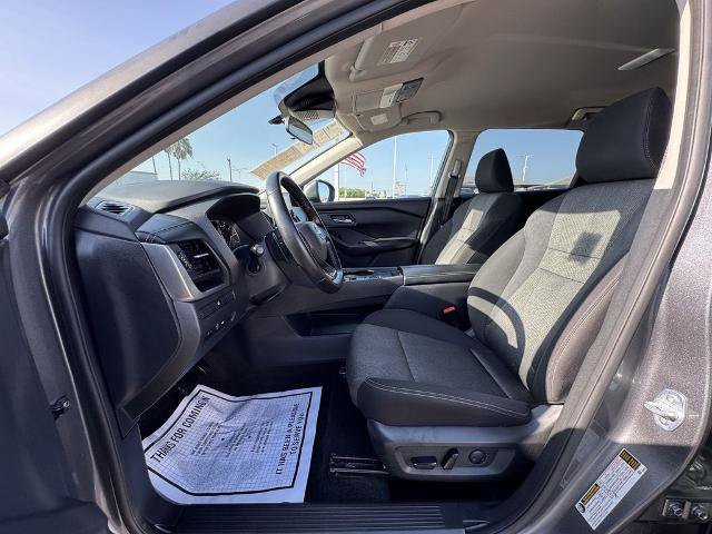 Used 2025 Nissan Rogue SV FWD image 14