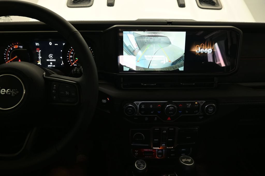 Used 2025 Jeep Wrangler Unlimited Rubicon w/ Convenience Group AWD/4WD image 28
