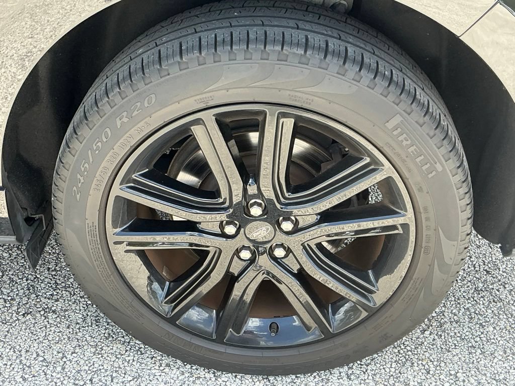 Certified 2024 Ford Edge ST-Line AWD/4WD image 16