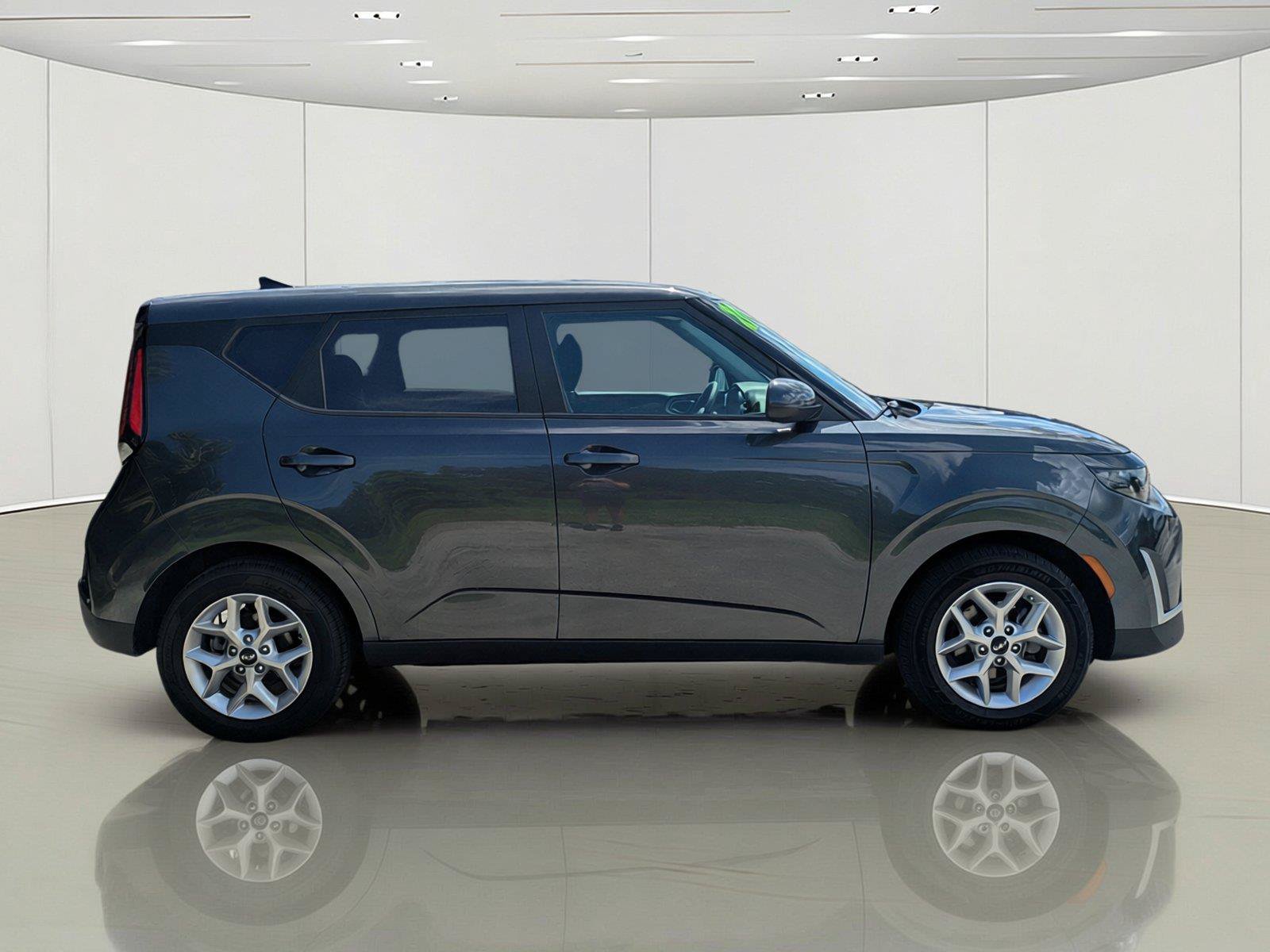 Used 2024 Kia Soul LX w/ Option Group 015 FWD image 5