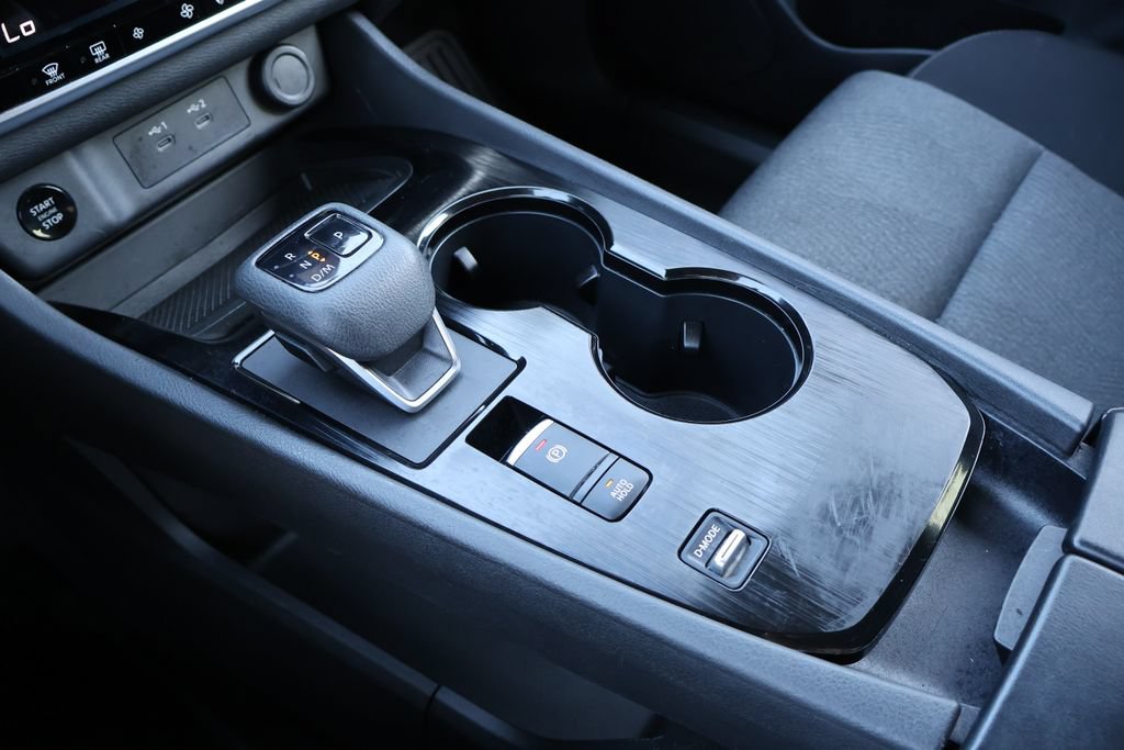 Used 2025 Nissan Rogue SV FWD image 32