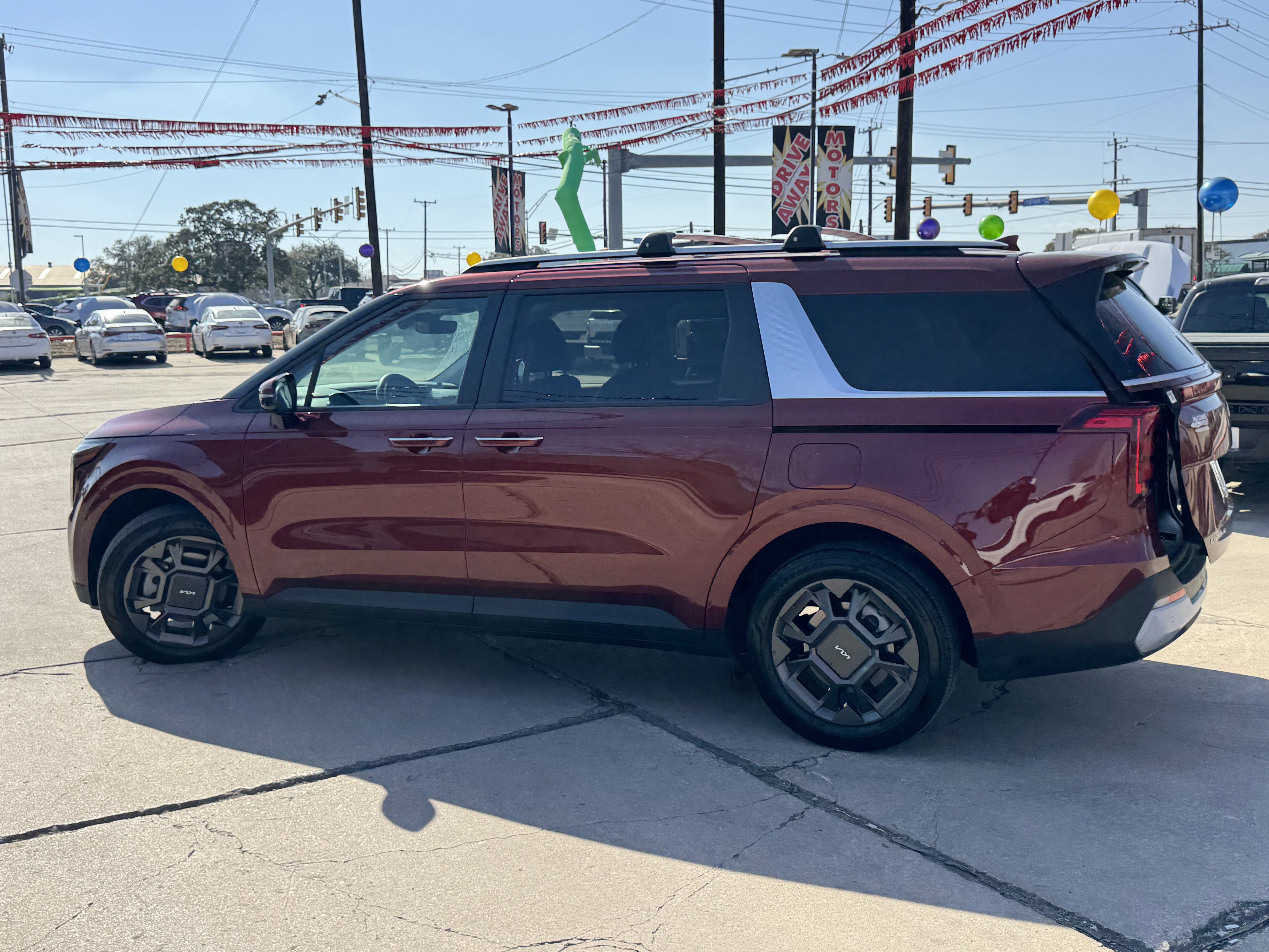 Used 2025 Kia Carnival EX image 6