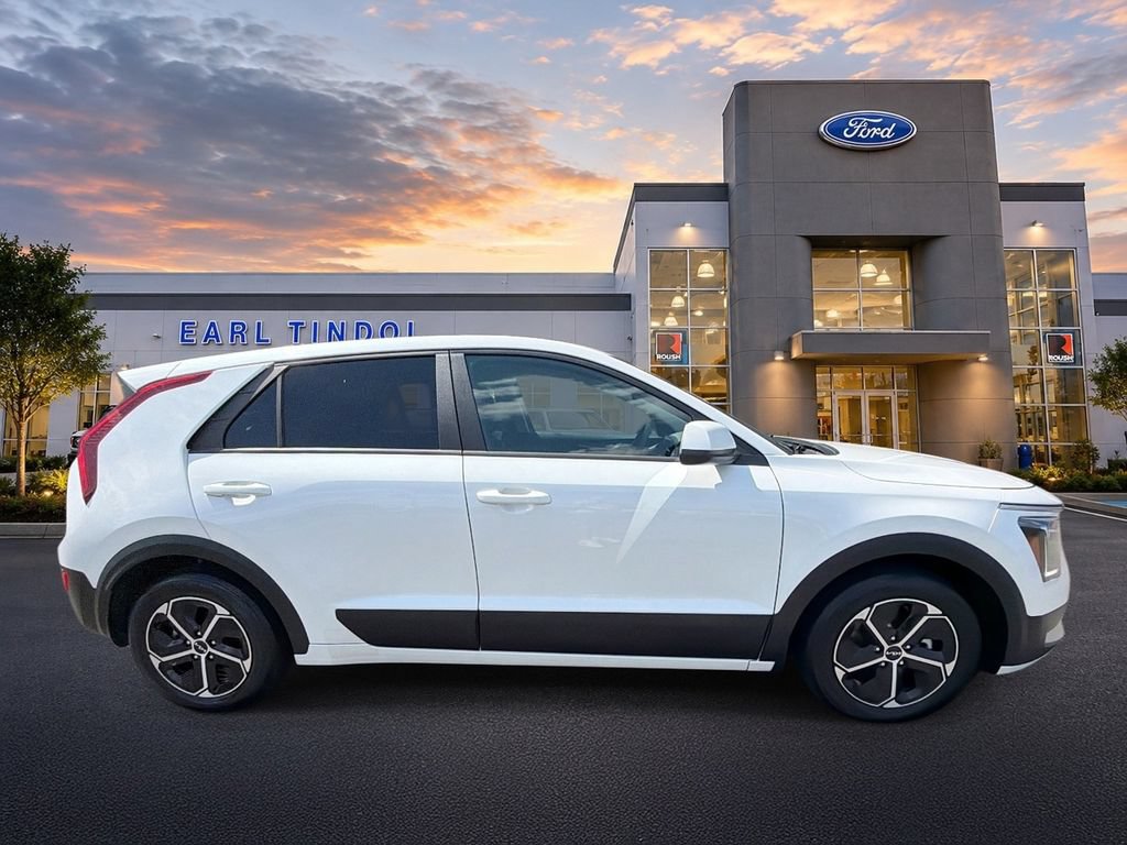 Used 2023 Kia Niro LX FWD image 9