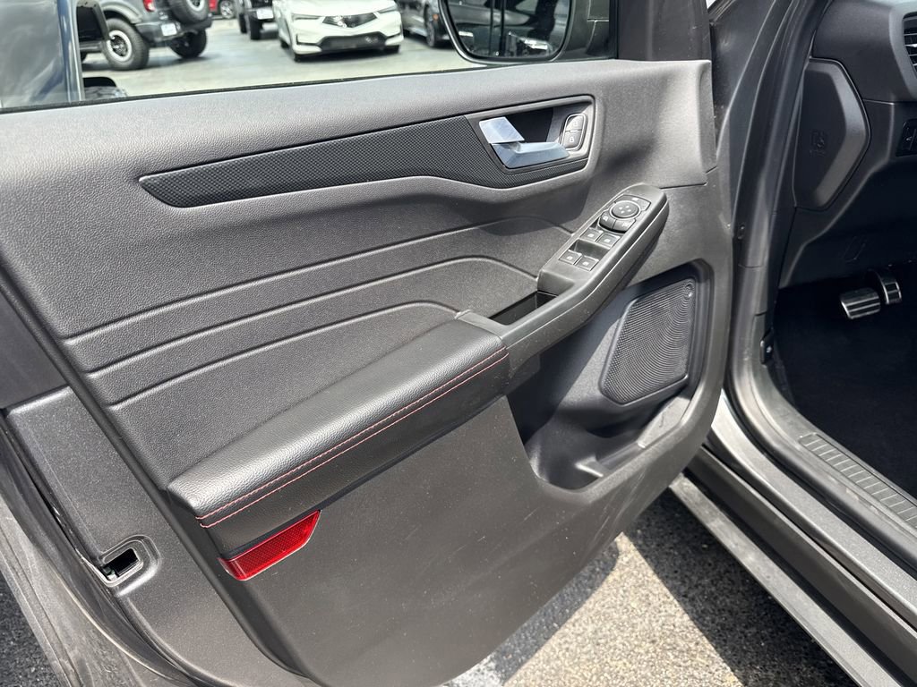 Certified 2023 Ford Escape ST-Line w/ Tech Pack #1 image 11