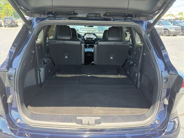 Used 2022 Toyota Highlander XSE FWD image 12