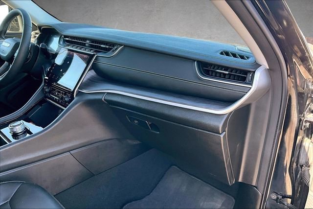 Used 2023 Jeep Grand Cherokee Limited w/ Black Appearance Package image 15