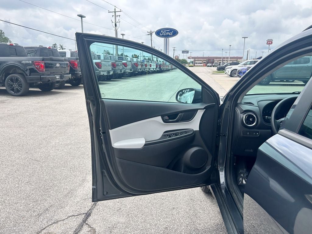 Used 2022 Hyundai Kona SEL AWD/4WD image 12