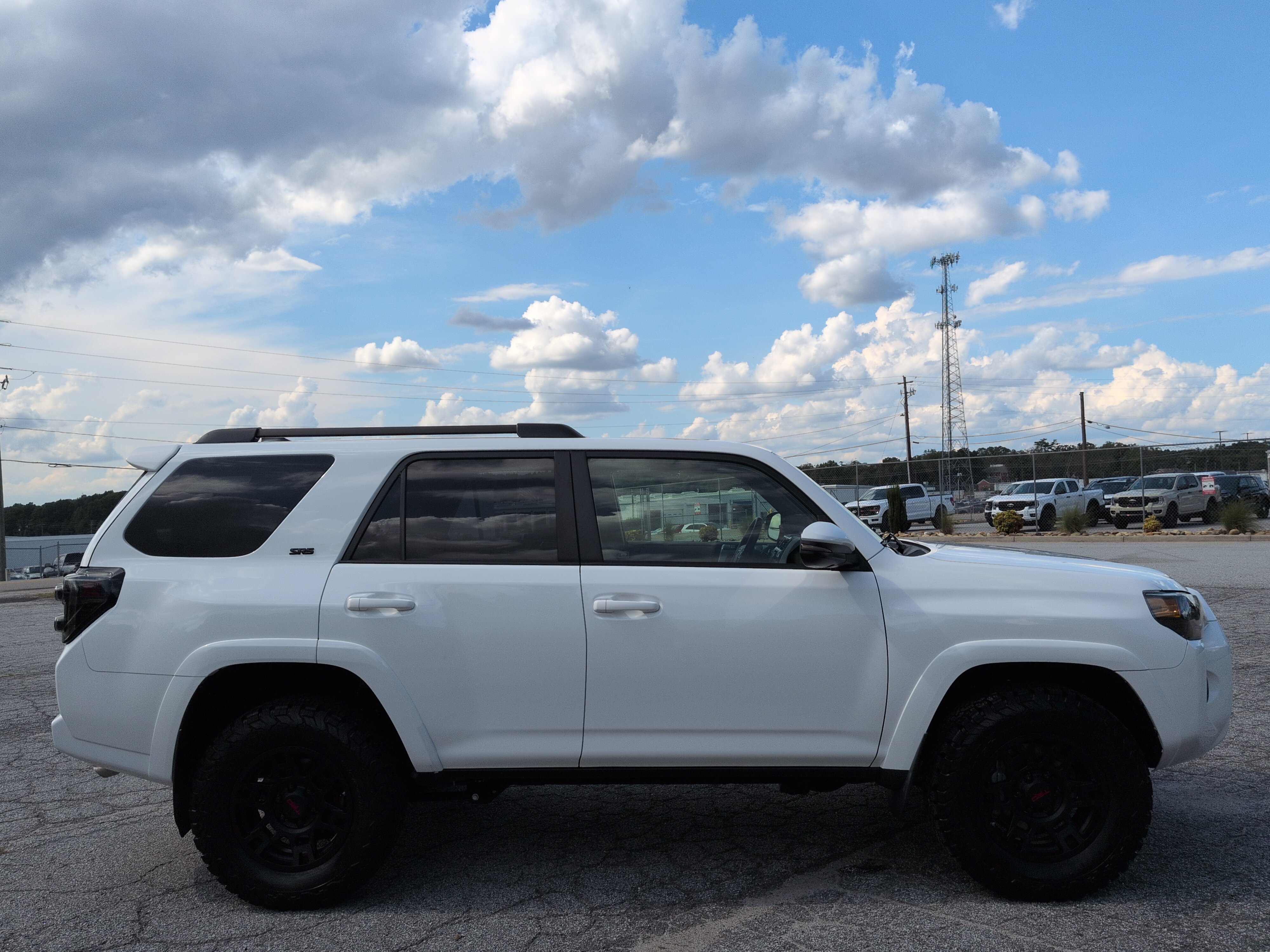 Used 2018 Toyota 4Runner SR5 Premium AWD/4WD image 2