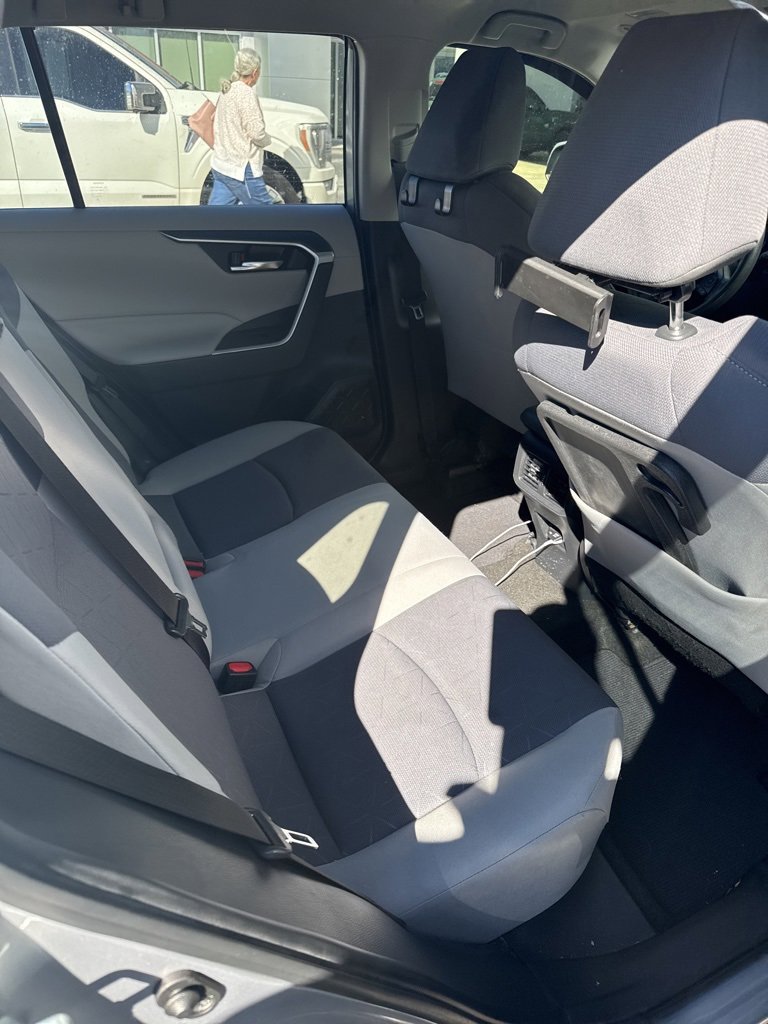 Used 2021 Toyota RAV4 XLE image 9