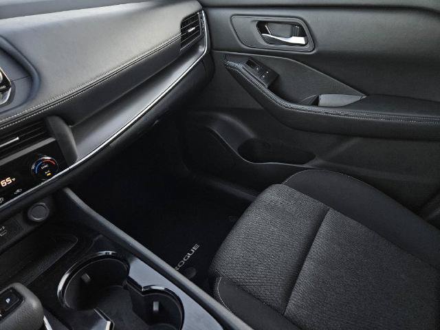 Used 2025 Nissan Rogue SV FWD image 24