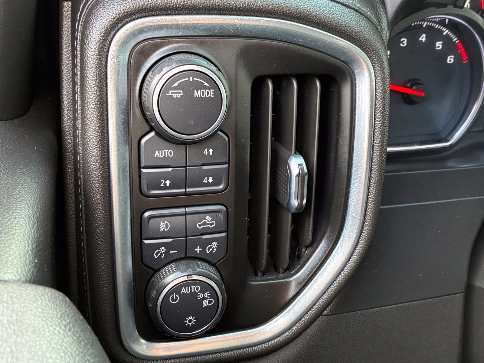Used 2021 Chevrolet Silverado 1500 LT Trail Boss w/ Convenience Package II AWD/4WD image 21