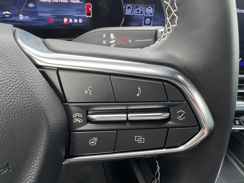 Used 2025 Chevrolet Equinox EV LT w/ Comfort Package FWD image 32