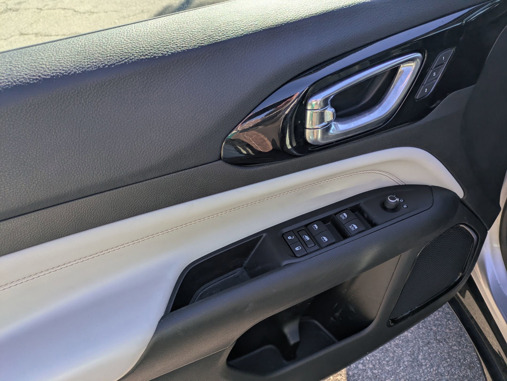 Used 2022 Jeep Compass Limited w/ Elite Group image 13