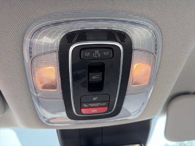 Used 2025 Hyundai Elantra Limited FWD image 17