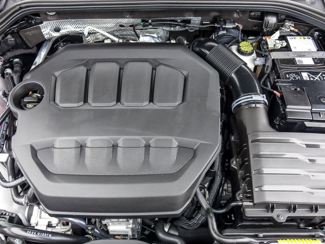 Used 2025 Volkswagen Golf R 2.0T image 27