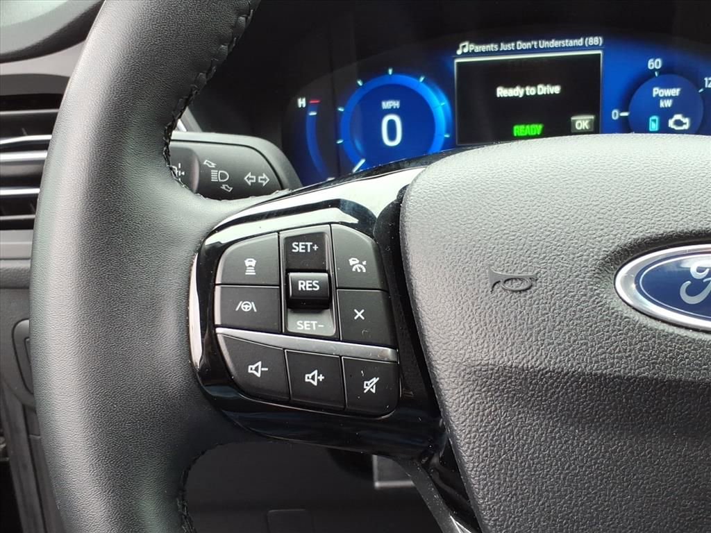 Certified 2022 Ford Escape Titanium image 17