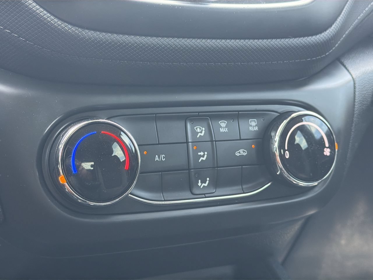 Used 2023 Chevrolet TrailBlazer LS FWD image 22